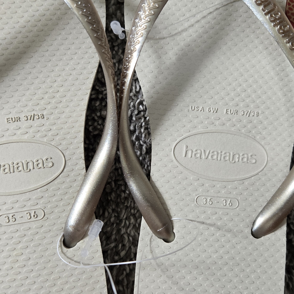 Havaianas Women's Slim Gold and White Flip Flops NEW size 6 - Picture 7 of 9